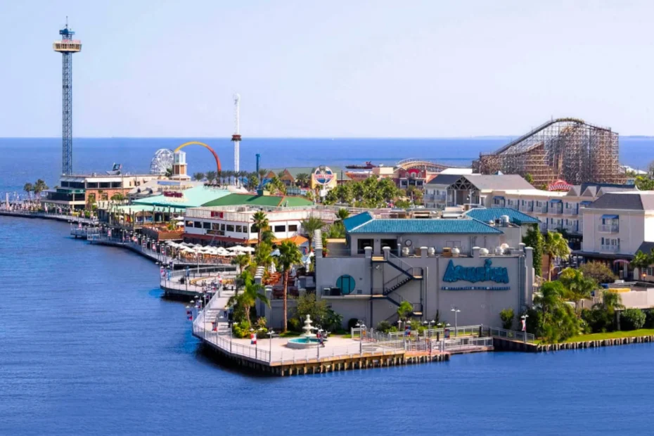 Kemah TX Rigging Heavy Lift of Amusement Park Ride with Cranes